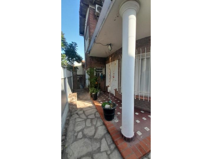 VENTA CHALET 4 AMBIENTES EN CASTELAR *APTO CREDITO*