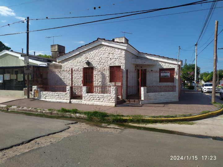 LA CALERA, A UNA CUADRA DE AV SAN MARTIN, 2 DORM+ESCRITORIO - BAÑO- PATIO CHICO