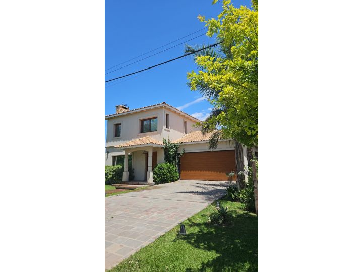 Hermosa casa en venta - Barrio Las Casuarinas