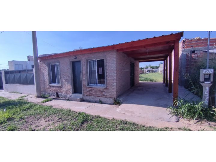 Casa De 2 Dormitorios En Complejo Habitacional Ibarlucea