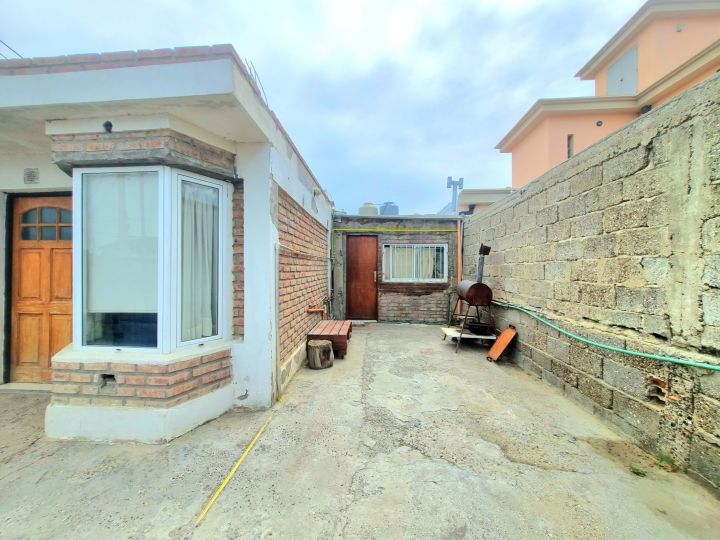 (MF001) COMODORO RIVADAVIA (B° Pueyrredón) CASA de 250mtrs2
