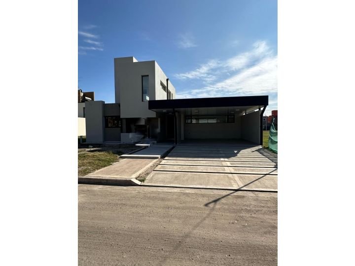 CASA 3 dormi TEJAS 4  BARRIO PRIVADO  recibo vehículo o lote tejas etc.