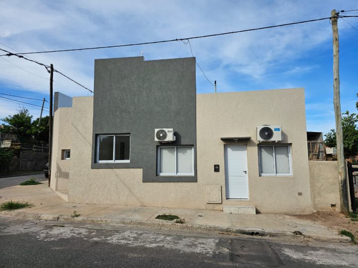 Casa totalmente equipada y amoblada de 2dormitorios, un baño, patio . A estrenar ! CASA 1 - Basualdo y Copello