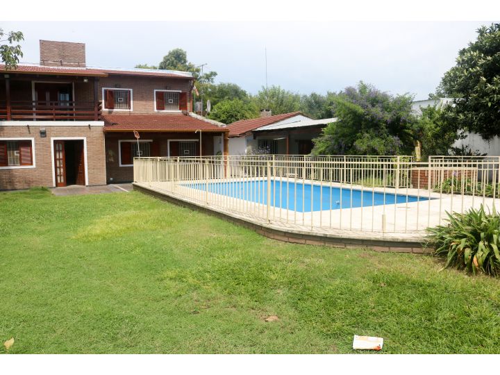 Hermosa casa en alquiler temporario en Pueblo Esther. Piscina