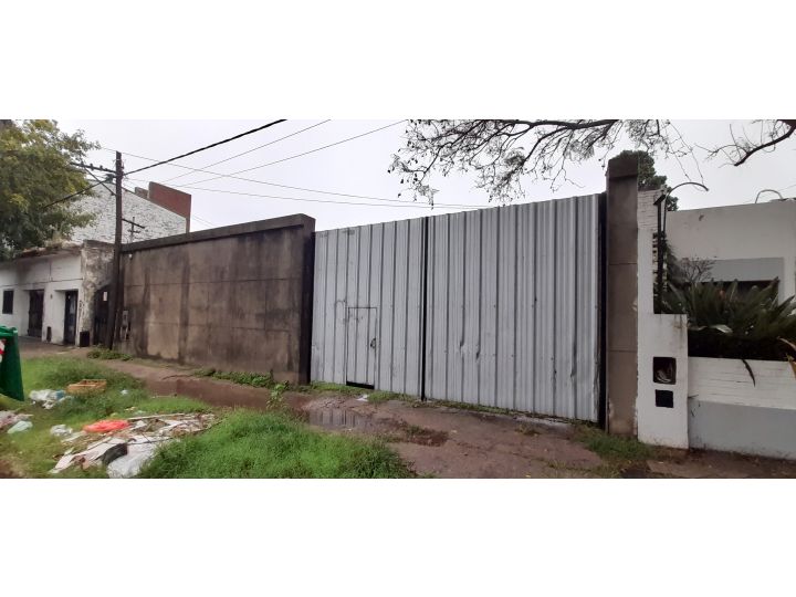 Importante terreno zona sur con galpón. Zona comercial