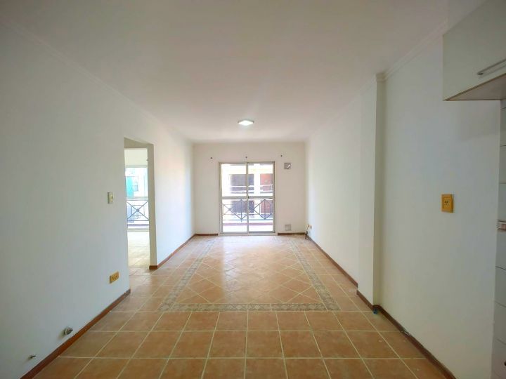 Departamento de 1 dormitorio en venta en el centro de Rosario. Mitre 1400.  Frente con Balcón