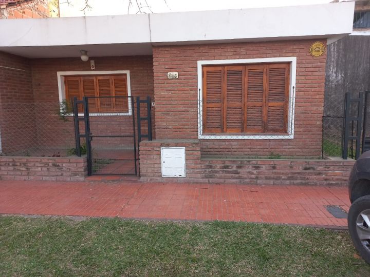CASA DE 2 DORMITORIOS -Granadero Baigorria