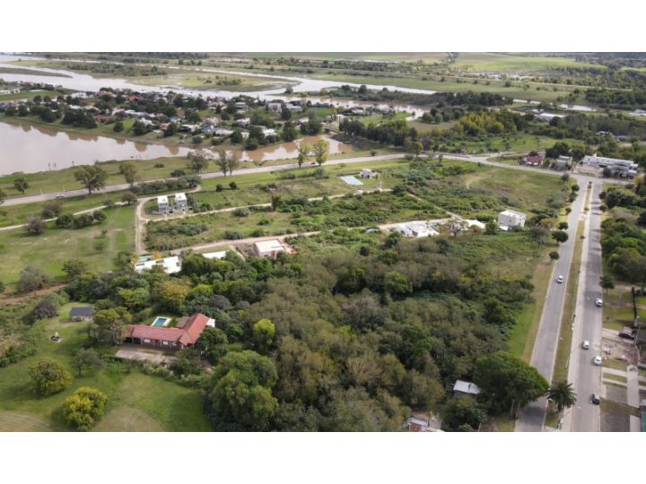 Terreno UNICO - gran lote sobre Bv Rivadavia, vista asegurada al rio