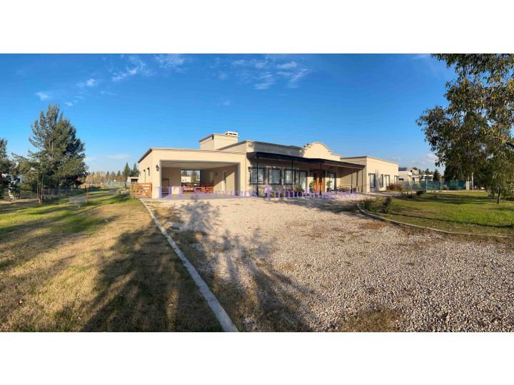 CASA EN VENTA  BARRIO CERRADO CAMPOS DE ROCA II