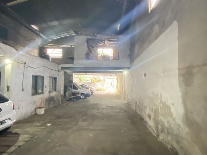Venta Galpón con casa al frente
