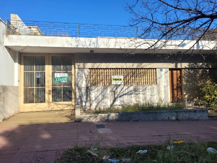 CASA 3 DORM  + DPTO 2 DORM  (excelente ubicacion)