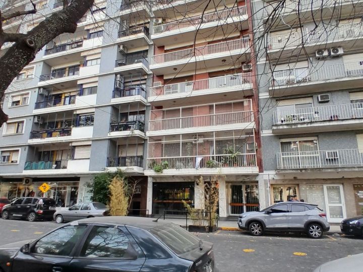 Piso 4 ambientes con dependencias - Barracas - Plaza Colombia