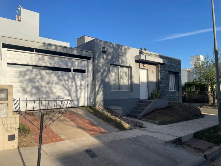 APTO BANCOR! 2 DORM C/PATIO - LA CATALINA