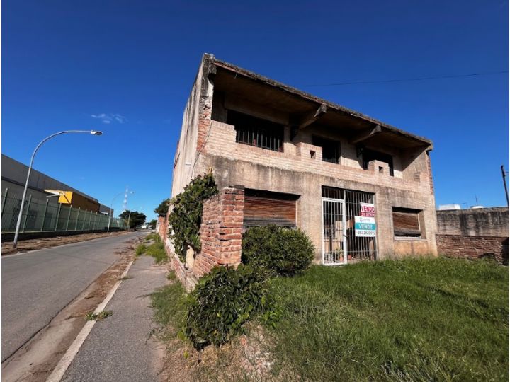 VENDO CASA A RECICLAR Y LOTE EN LOS GIGANTES