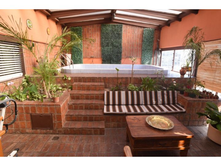 Plaza San Martìn, M.T.de Alvear 500, pisos 22 y 23, 6 amb, 230m2, u$s 4,000 + luz + gas.