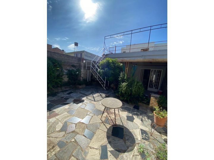 Casa con local comercial - Oportunidad