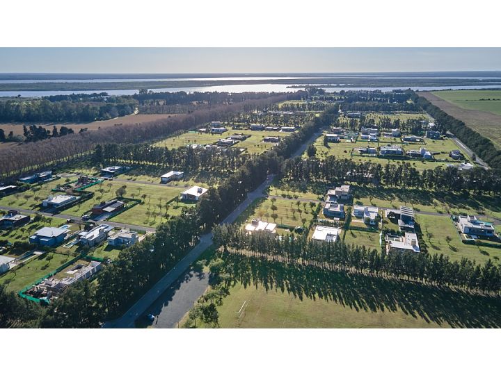 LOTE SOBRE EL RIO