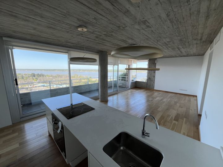 Casa Panoramica con vista franca al rio y ciudad - 3  Dormitorios - Piscina- Sum - Espacios verdes