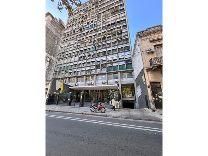 VENTA DEPARTAMENTO PISO EXCLUSIVO  3 DORMITORIOS CON COCHERA. CENTRICO. SEGURIDAD. ENTRE RIOS 1139 OPORTUNIDAD. PERMUTA.