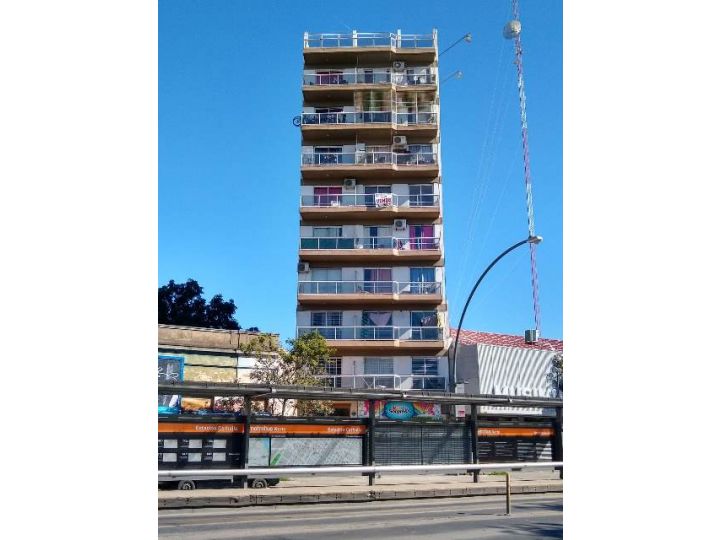 Av Alberdi y Av Carballo - 1 dormitorio al frente