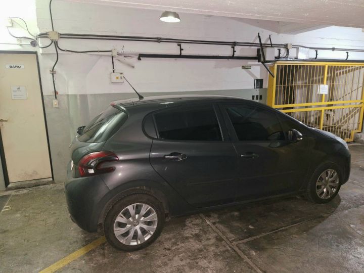 VENTA COCHERA EN EDIFICIO  EN SAN TELMO   TACUARI AL 800