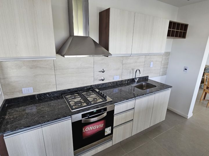 Tango Victoria 7 A - 2 dormitorios , 2 baños en suite completos + Toilette. Living ampliado, inmejorable vista al rio y cochera.