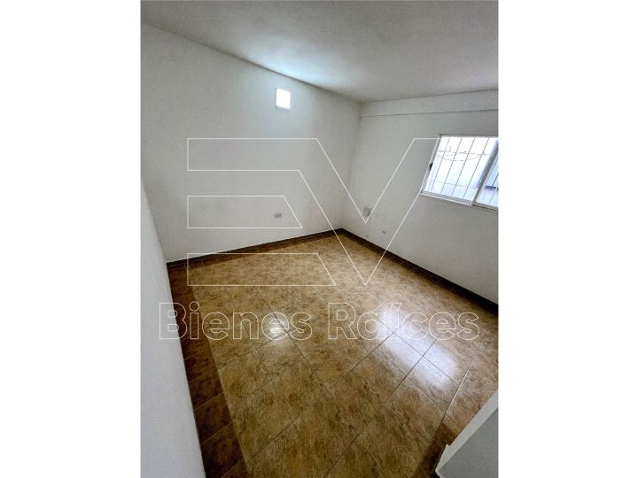 ALQUILER. ART M BAS Y AV. PUEYRREDON. MONOAMBIENTE CON COCINA SEPARADA Y BAÑO COMPLETO. NO PAGA EXPENSAS