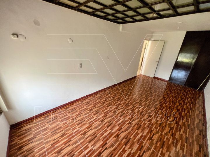 ALQUILER. ROGELIO MARTINEZ. CASA 3 DORM 2 BAÑOS. PATIO + ASADOR + LAVADERO