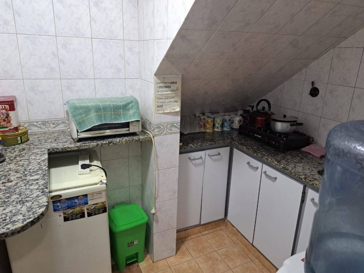 LOCAL AMPLIO A LA CALLE DE 190 M², CON 4 OFICINAS Y ENTREPISO., Chilavert 6900 - Villa Riachuelo