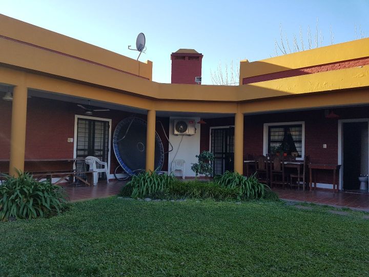 Casa 2 dormitorios, jardín y pileta