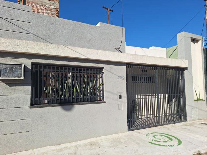 CASA DE 2 DORMITORIOS BARRIO SARMIENTO