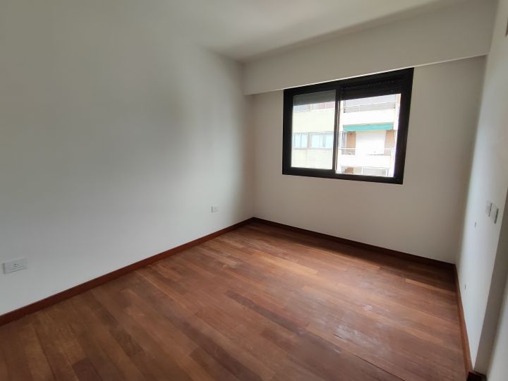 Venta. departamento 2 dormitorios con cochera barrio Martin