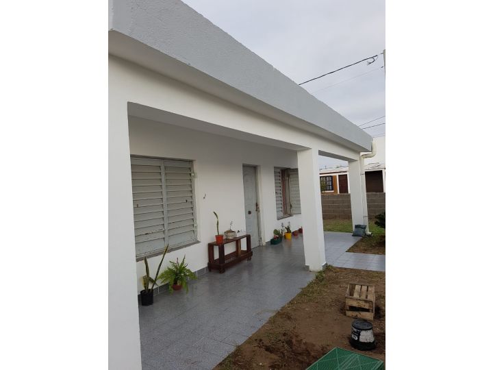 VENDO CASA EN HOLMBERG FRENTE AL POLIDEPORTIVO MUNICIPAL