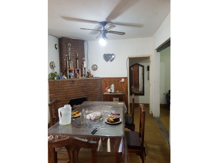 VENDO CASA 3 DORM CENTRO DE BARRIO ALBERDI