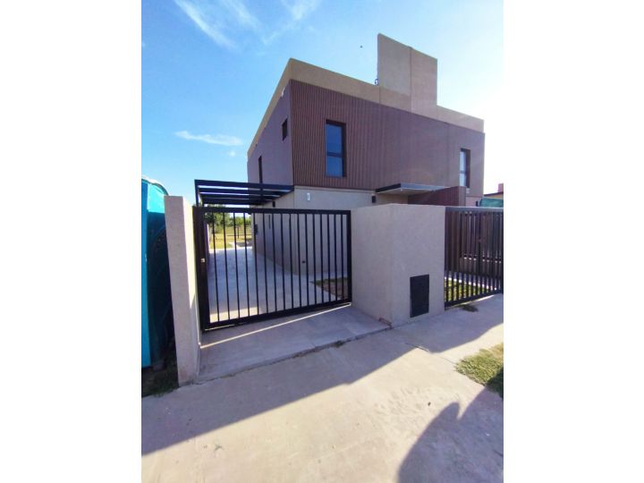 VENTA DUPLEX 2 DORMITORIOS Y PILETA EN FUNES NORTE