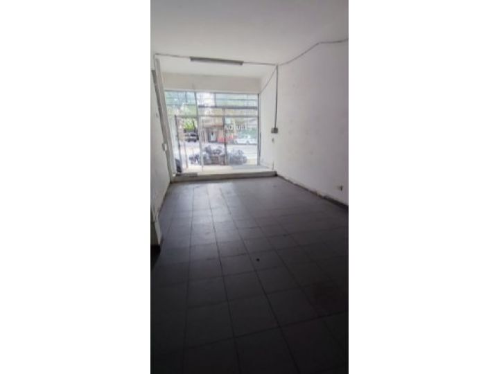 Local con Vivienda y/o Deposito - Baño + espacio aereo