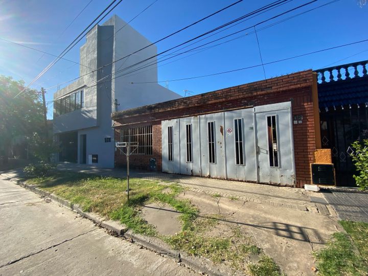 Granadero Baigorria, Juan B. Justo Nº 64 - VENTA