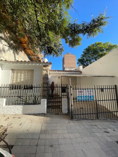 Casa 3 Dormitorios con Patio en Alquiler - B° Nueva Cordoba