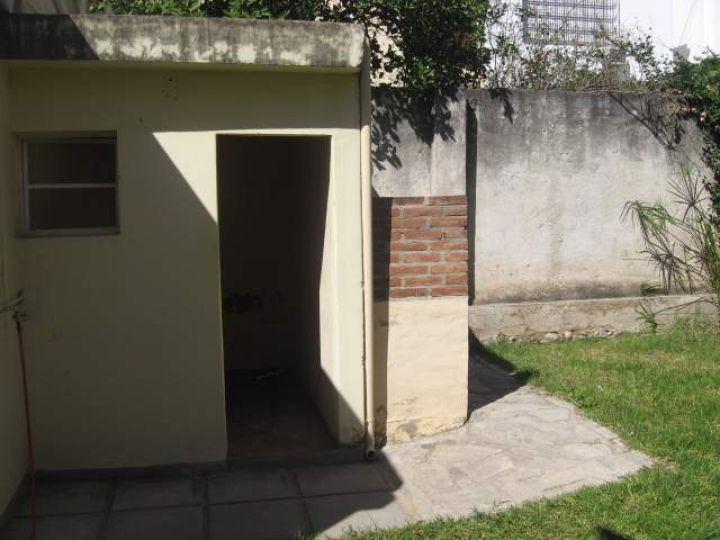 Casa 3 Dormitorios con Patio en Alquiler - B° Nueva Cordoba