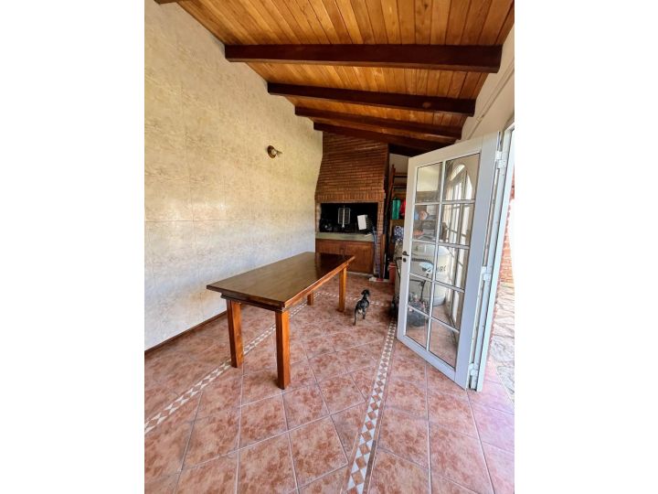 Casa estilo chalet con quincho