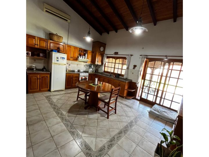 Casa estilo chalet con quincho
