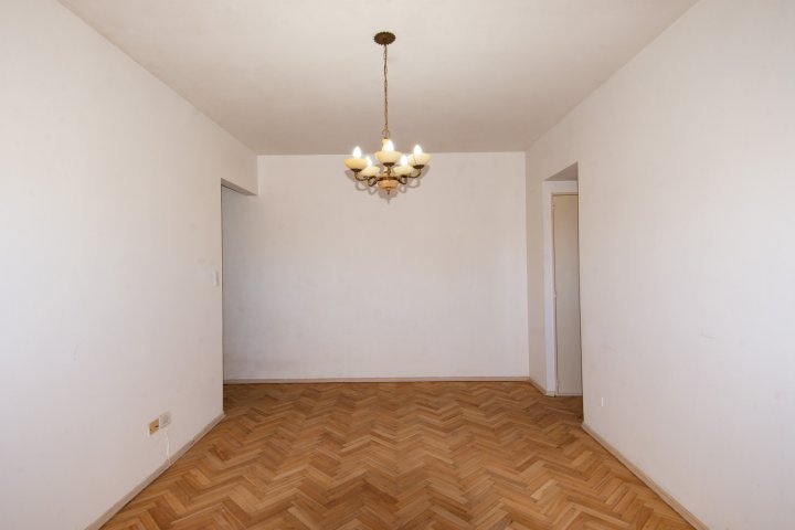 DEPARTAMENTO 2 AMBIENTES  FRENTE CON COCHERA Y 2 BAULERAS