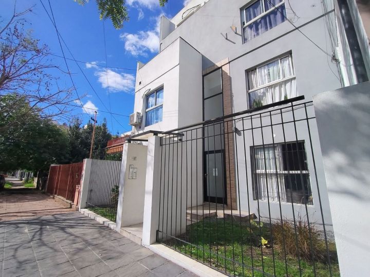 Departamento Monoambiente en Moron Sur.-