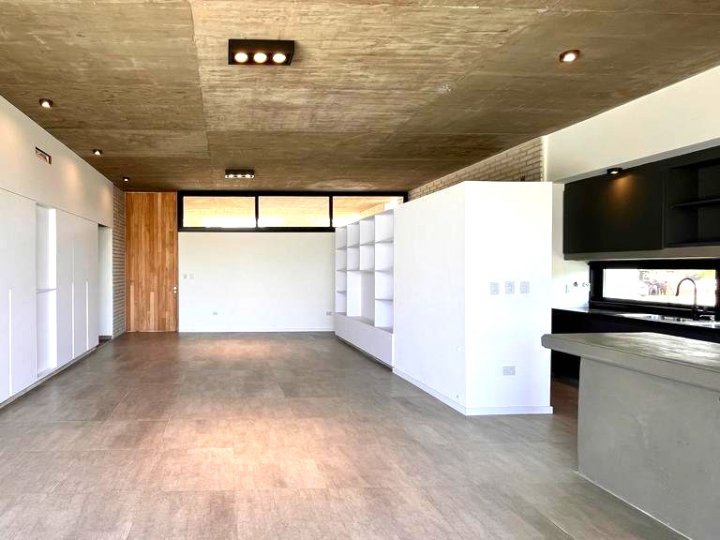 CASA 2 DORMITORIOS CON PISCINA  || B° LAS CASUARINAS - IBARLUCEA