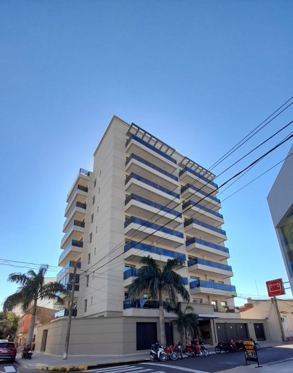 ¡¡ EXCELENTE UBICACIÓN !!!  EDIF. IMPERIAL III  CALLE; JUJUY ESQ. JUNIN.  ? 2 DORM.