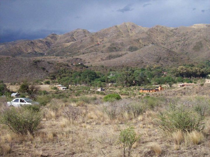 VENTA. LA CUMBRE. (CRUZ GRANDE/ CRUZ CHICA) TERRENO 3200 MTS CON ESCRITURA