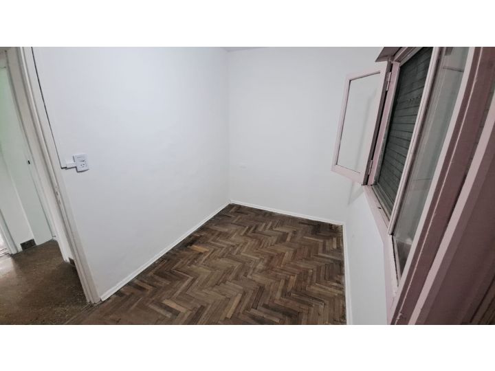 CASA 4 AMBIENTES + DPTO 3 AMBIENTES IMPECABLE ZONA RESIDENCIAL