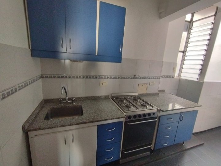 Recoleta 2 Ambientes mas escritorio Amoblado y equipado Contrato 2 años