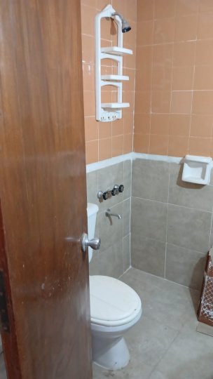 Alquilo 1 dorm. cocina separada 9 de julio entre Fragueiro y Cañada $320.000
