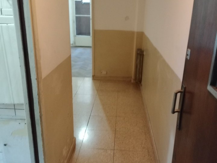 VENTA URGENTE PARA RECICLAR CON MUCHAS POSIBILIDADES 4 AMBIENTES DOS BAÑOS 77 M2 RIVADAVIA 2516  EXCELENTE NEGOCIO